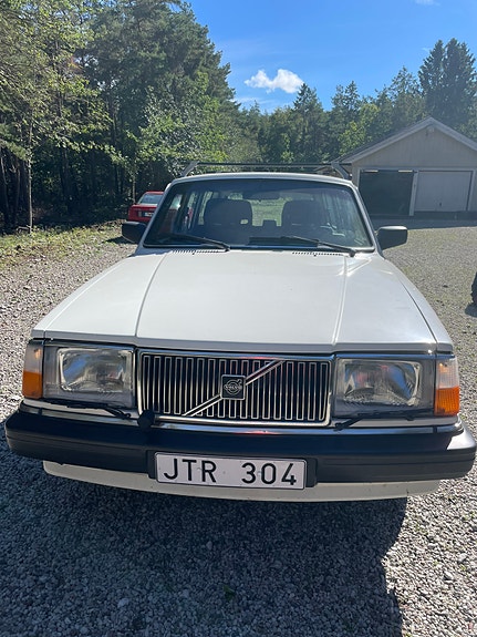 Volvo 240 6 of 8