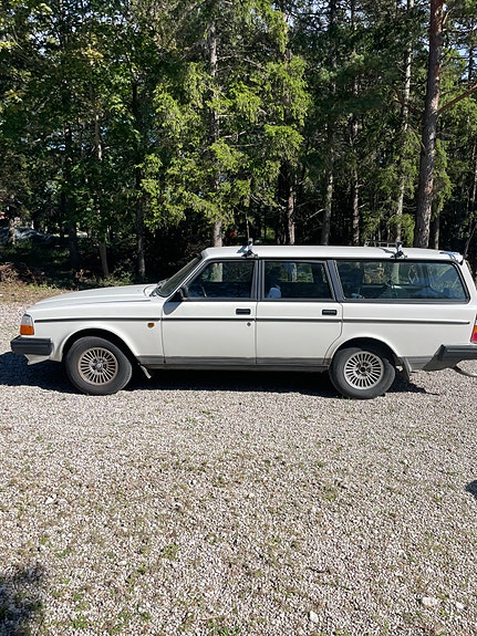Volvo 240 5 of 8