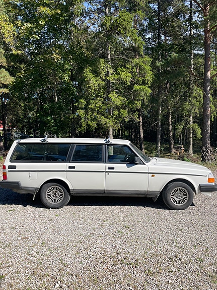 Volvo 240 7 of 8