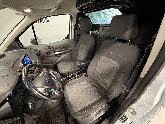 Ford Transit Connect 6 of 23