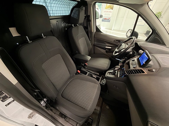 Ford Transit Connect 8 of 23