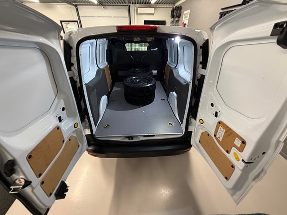 Ford Transit Connect 17 of 23