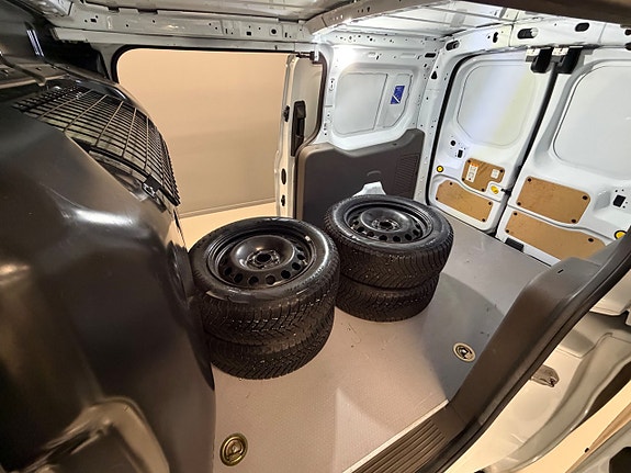 Ford Transit Connect 15 of 23