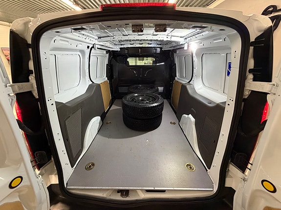 Ford Transit Connect 18 of 23