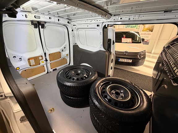 Ford Transit Connect 16 of 23