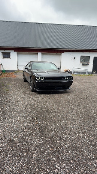 Dodge Challenger 2 of 3