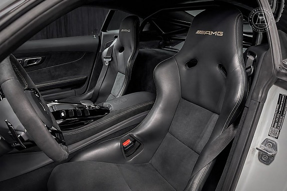 Mercedes-Benz AMG GT R 9 of 12