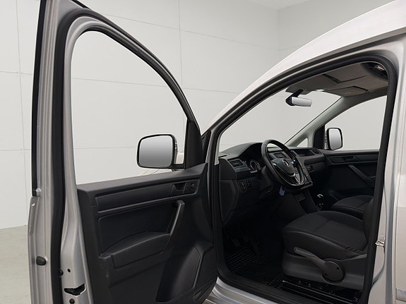 Volkswagen Caddy Maxi 16 of 30