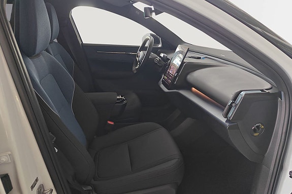 Volvo EX30 5 of 17