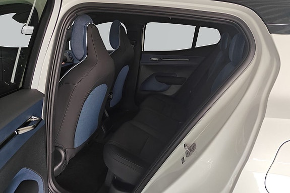 Volvo EX30 7 of 17