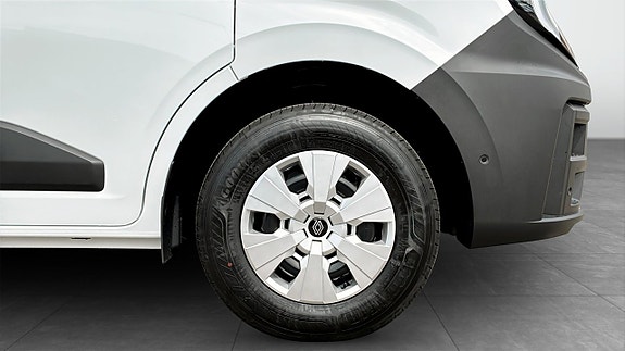 Renault Master 9 of 12