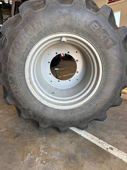Hjul Puma/T7 BKT IF900/50R42 & IF710/55R28 3 of 4
