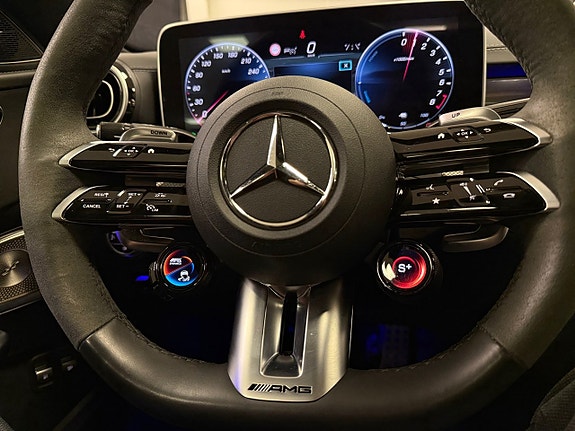 Mercedes-Benz C63 18 of 20