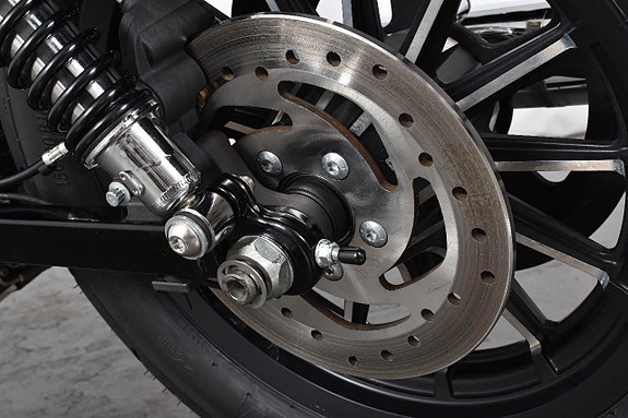 Harley-Davidson Sportster XL883N Iron ABS Nyservad 11 of 18