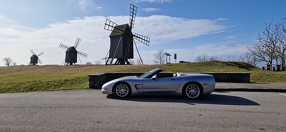 Chevrolet Corvette 2 of 5