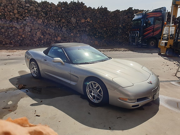 Chevrolet Corvette 3 of 5
