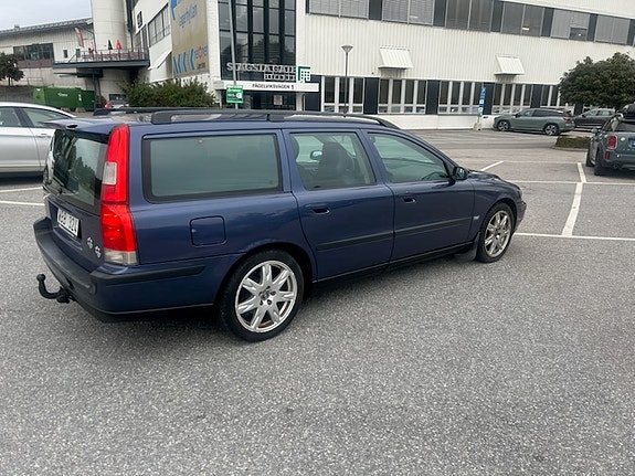 Volvo V70 4 of 6