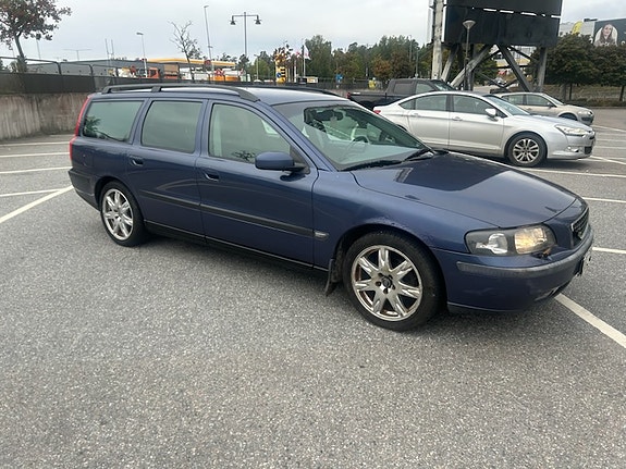 Volvo V70 3 of 6