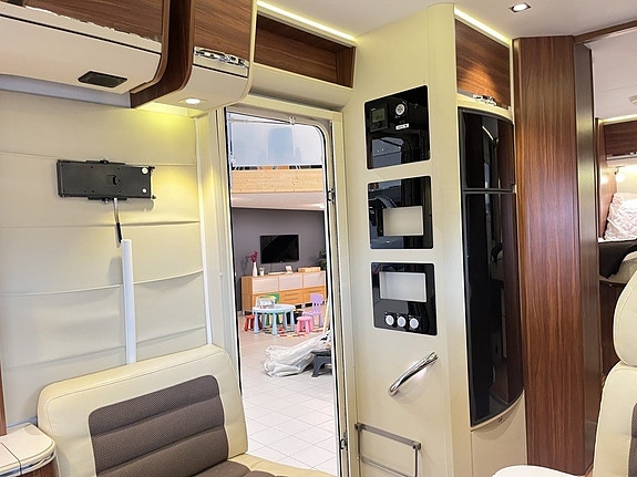 Adria SONIC 700 SC (TRUMA+4 250kg+Solcell+Ugn) 13 of 27