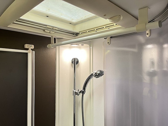 Adria SONIC 700 SC (TRUMA+4 250kg+Solcell+Ugn) 23 of 27