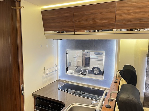 Adria SONIC 700 SC (TRUMA+4 250kg+Solcell+Ugn) 15 of 27