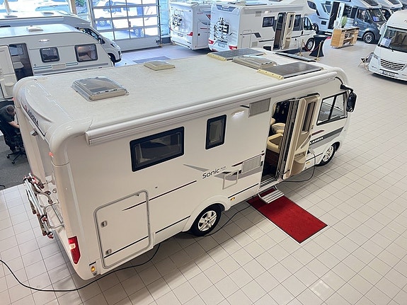 Adria SONIC 700 SC (TRUMA+4 250kg+Solcell+Ugn) 6 of 27