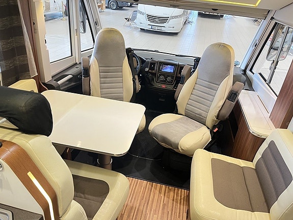 Adria SONIC 700 SC (TRUMA+4 250kg+Solcell+Ugn) 10 of 27