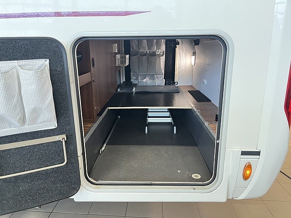 Adria SONIC 700 SC (TRUMA+4 250kg+Solcell+Ugn) 7 of 27