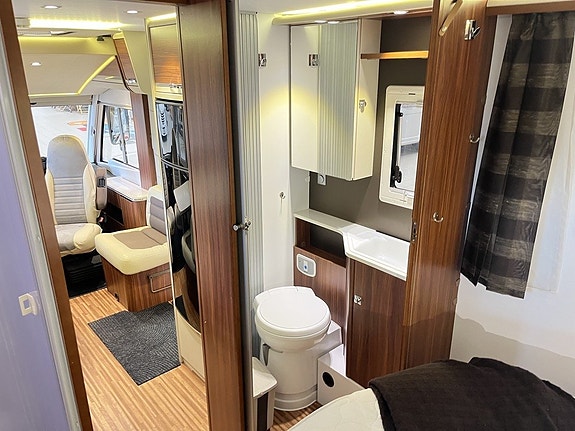 Adria SONIC 700 SC (TRUMA+4 250kg+Solcell+Ugn) 20 of 27