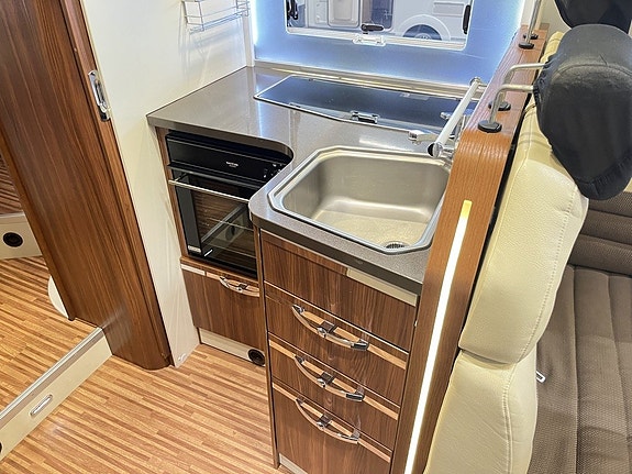 Adria SONIC 700 SC (TRUMA+4 250kg+Solcell+Ugn) 14 of 27