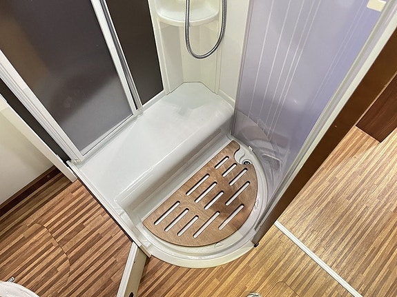 Adria SONIC 700 SC (TRUMA+4 250kg+Solcell+Ugn) 22 of 27