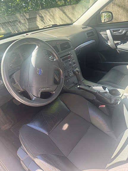 Volvo V70 3 of 5