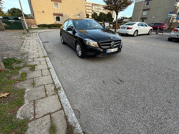 Mercedes-Benz A180 2 of 7