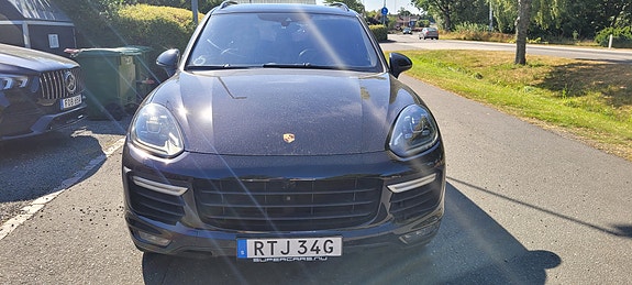 Porsche Cayenne Turbo 3 of 7