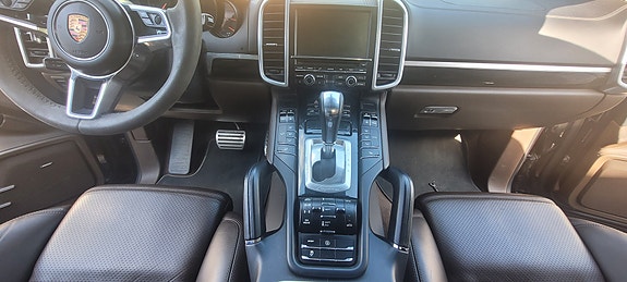 Porsche Cayenne Turbo 5 of 7