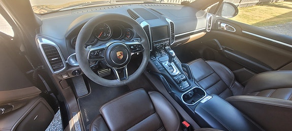 Porsche Cayenne Turbo 6 of 7