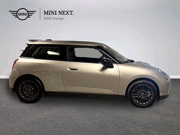 MINI Cooper SE 2 of 16