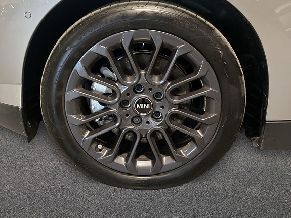 MINI Cooper SE 12 of 16