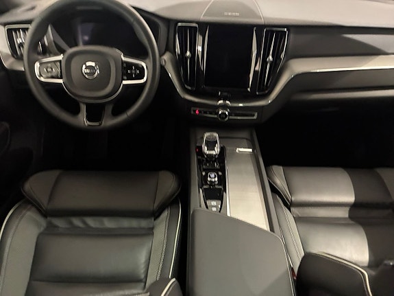 Volvo XC60 6 of 16