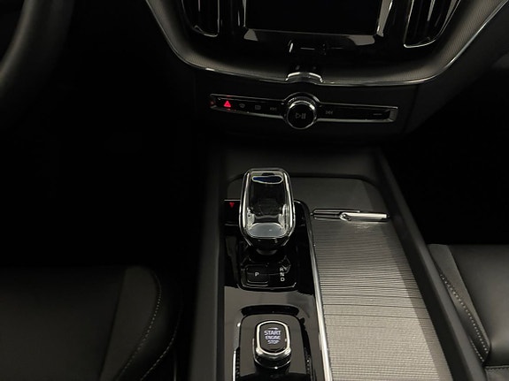 Volvo XC60 13 of 16