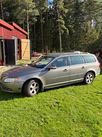 Volvo V70 3 of 6