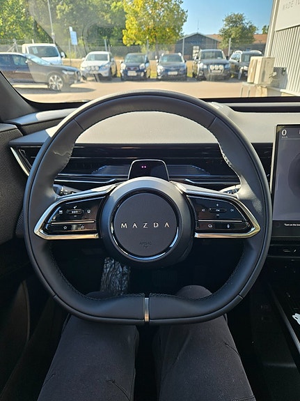 Mazda CX-6e 12 of 30