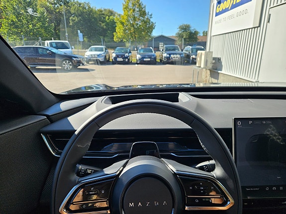 Mazda CX-6e 14 of 30