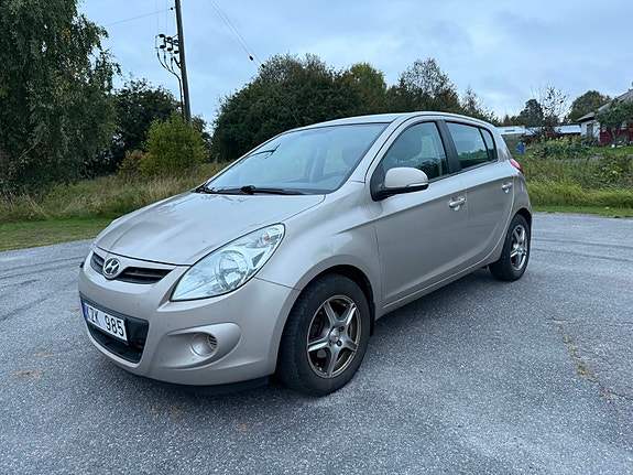 Hyundai i20 2 of 5