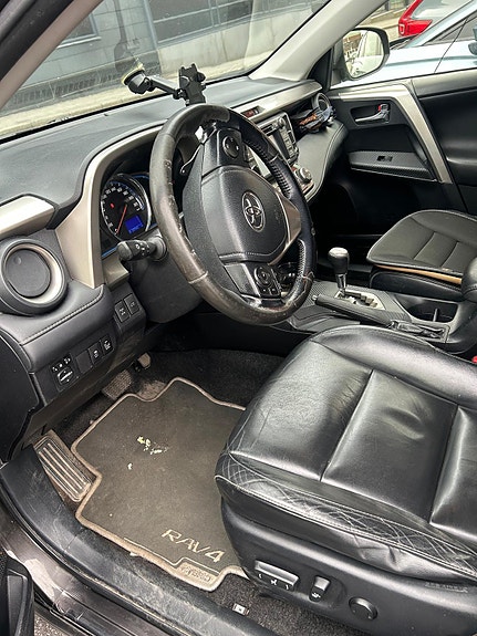 Toyota RAV4 6 of 6