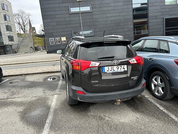 Toyota RAV4 3 of 6