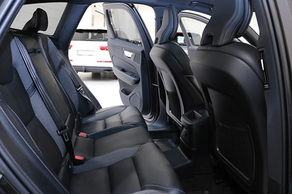 Volvo XC60 17 of 30