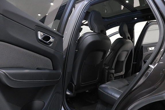 Volvo XC60 16 of 30