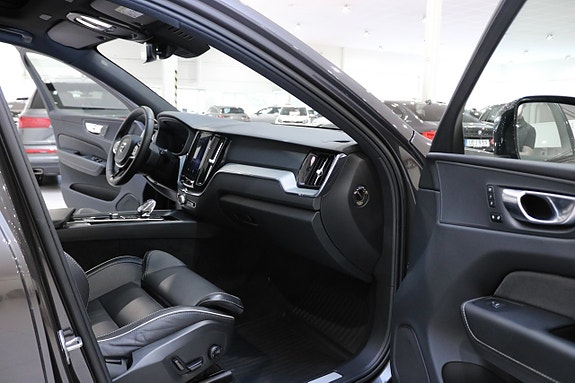 Volvo XC60 12 of 30