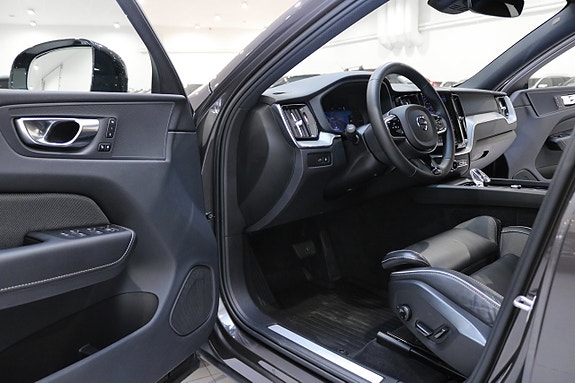 Volvo XC60 10 of 30